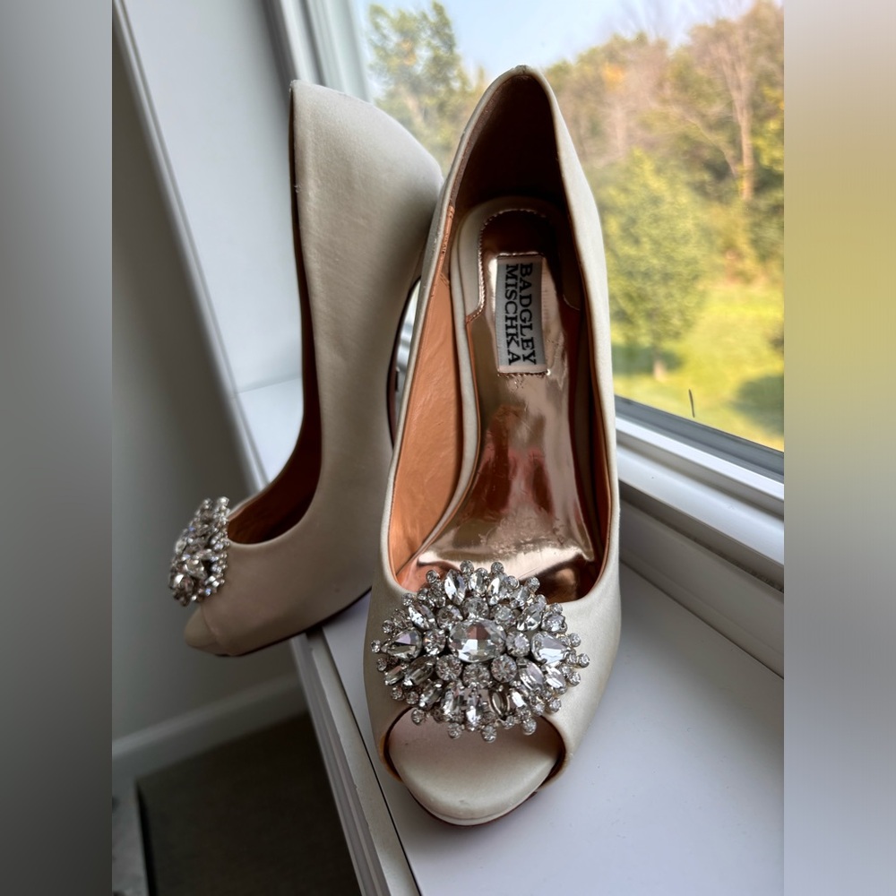 Badgley Mischka formal ivory silk heels
